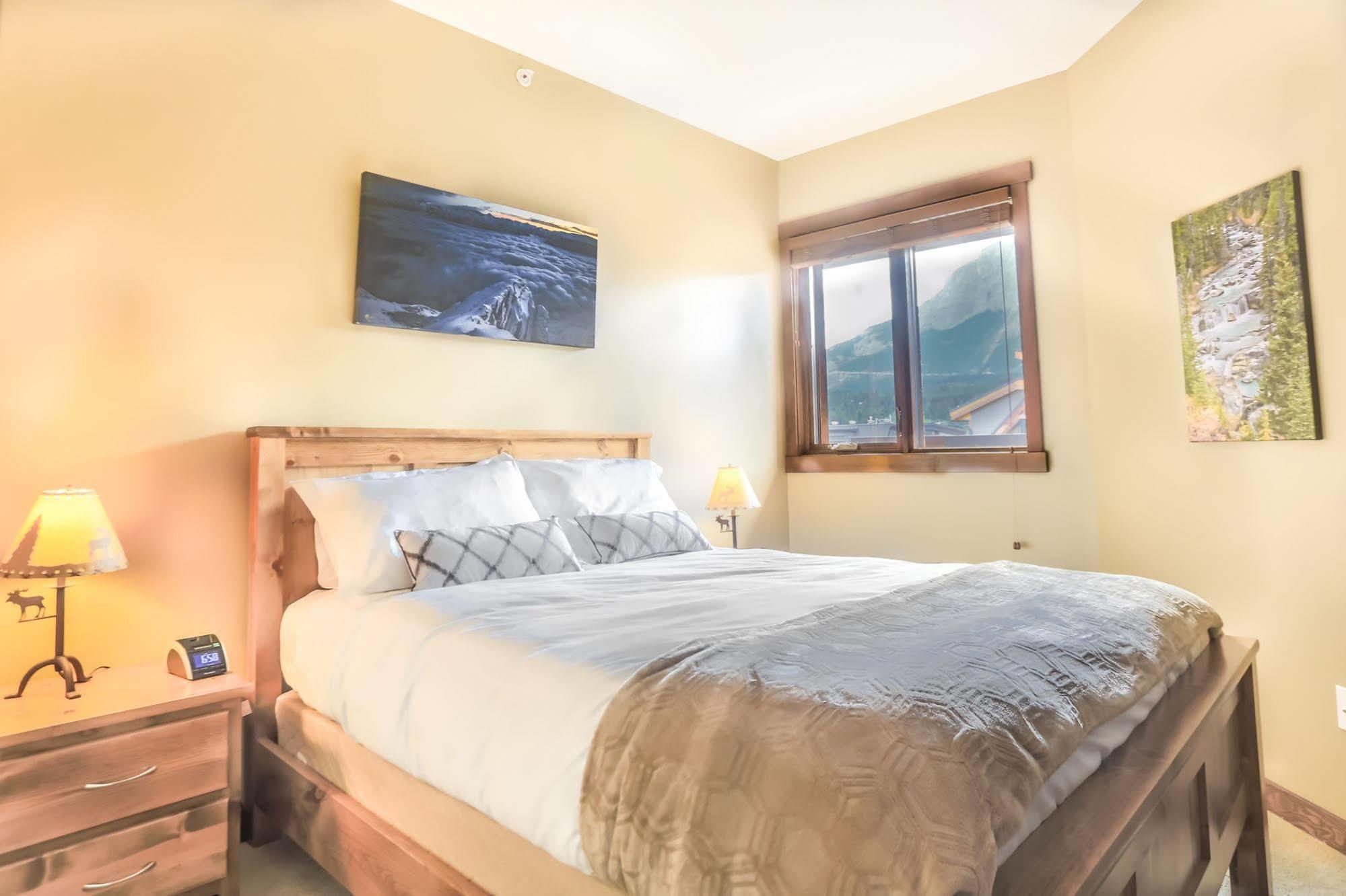 Hotel Bookcanmore 4*